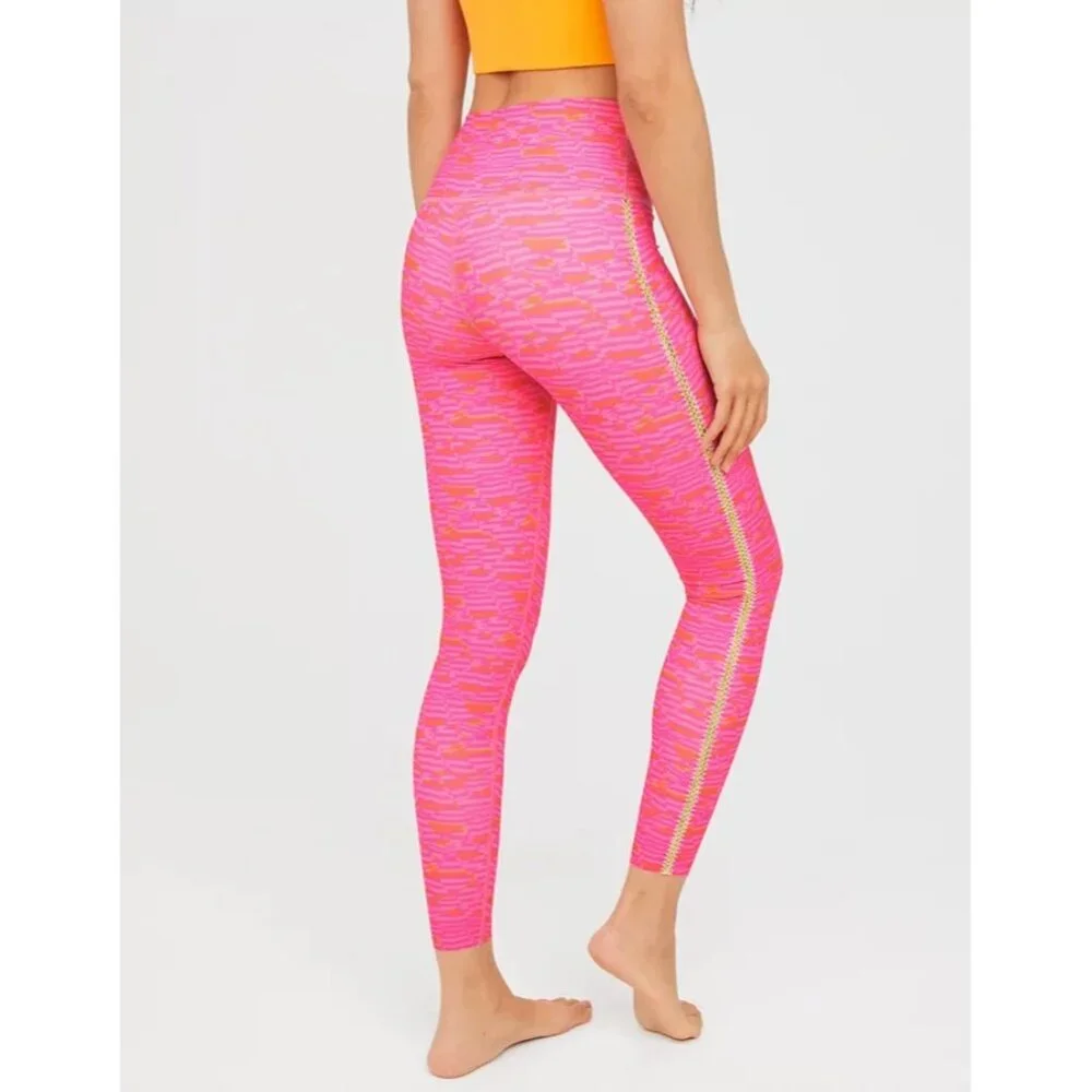 NWOT OFFLINE By Aerie Goals Crochet Inset Legging Size‎ Medium